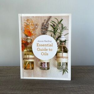 Essential Guide to Oils - Coffee table book
